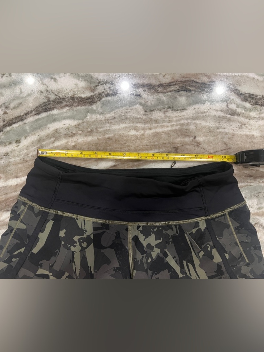 RARE lululemon athletica Camo Speed short *4-way Stretch Sz 4 LIKE NEW - Picture 7 of 8